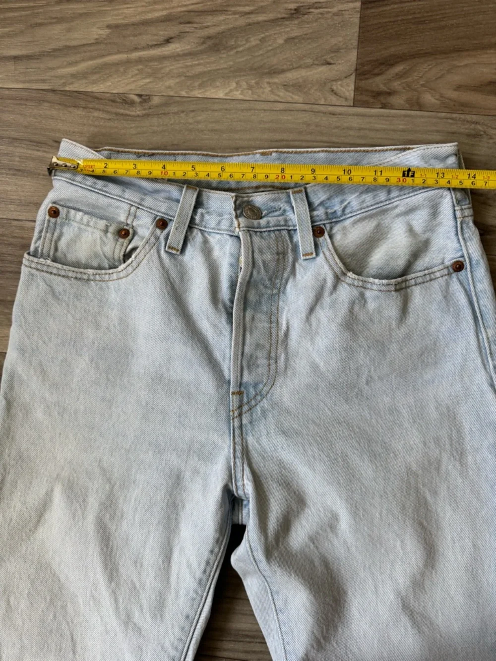 Levi's 501 100% Cotton Jeans Button Fly Light Wash Denim Size 26x30